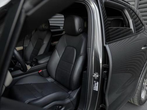 2024 Porsche Cayenne Base (Tiptronic)