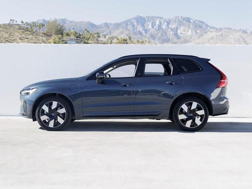 2024 Volvo XC60 Recharge Plug-In Hybrid T8 Plus Dark Theme