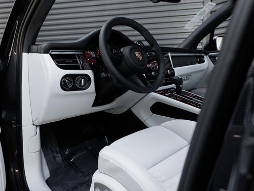 2025 Porsche Macan GTS