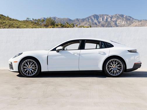 2026 Porsche Panamera 4