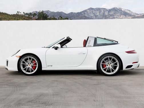 2019 Porsche 911 Targa 4 GTS