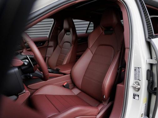 2026 Porsche Panamera 4