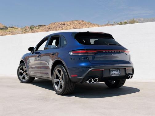 Gentian Blue Metallic 2025 Porsche Macan Macan