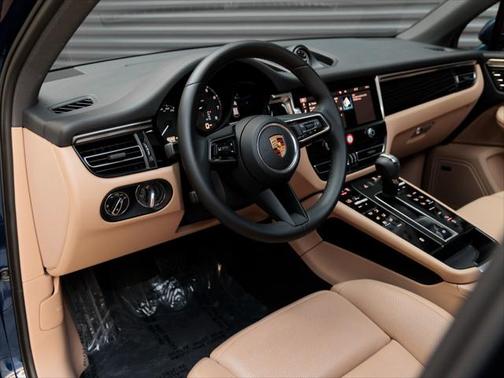 2022 Porsche Macan Base