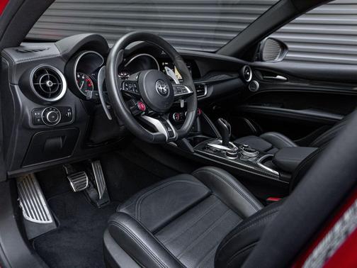 2022 Alfa Romeo Stelvio Quadrifoglio