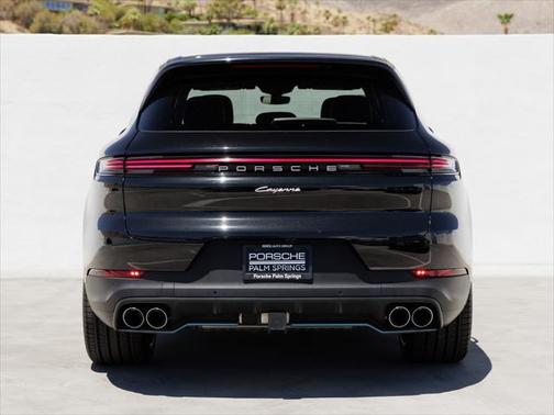 2024 Porsche Cayenne Base (Tiptronic)