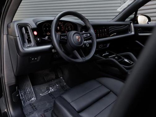 2024 Porsche Cayenne Base (Tiptronic)