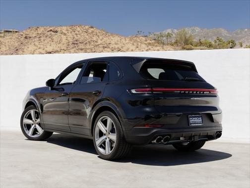 2024 Porsche Cayenne Base (Tiptronic)