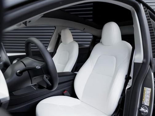 2025 Tesla Model Y Long Range Dual Motor Rear-Wheel Drive