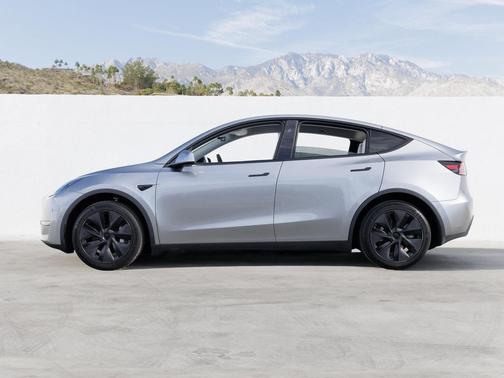 2025 Tesla Model Y Long Range Dual Motor Rear-Wheel Drive