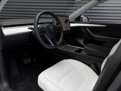 2025 Tesla Model Y Long Range Dual Motor Rear-Wheel Drive