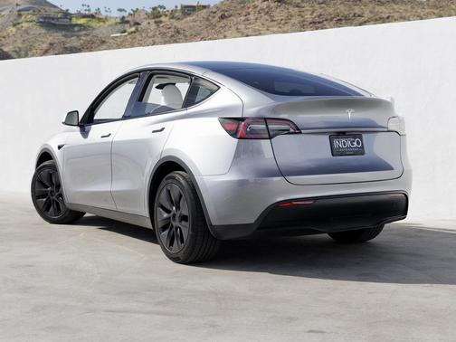 2025 Tesla Model Y Long Range Dual Motor Rear-Wheel Drive