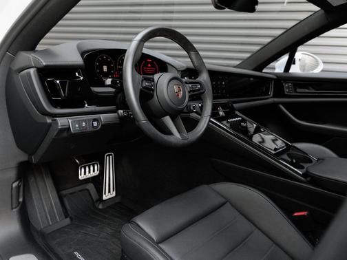 Carrara White 2025 Porsche Panamera
