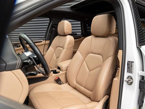 Carrara White Metallic 2021 Porsche Macan Macan S