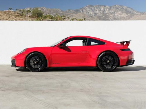 2025 Porsche 911 Carrera GTS