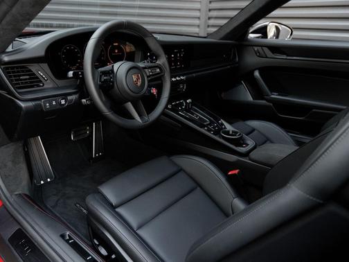 2025 Porsche 911 Carrera GTS