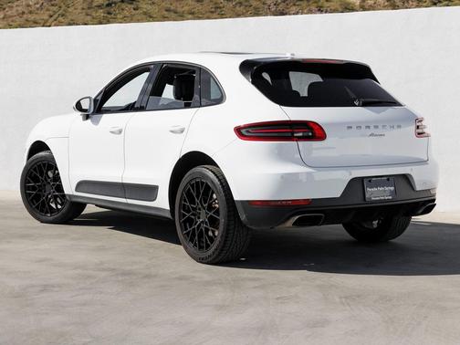 2018 Porsche Macan Base (PDK)