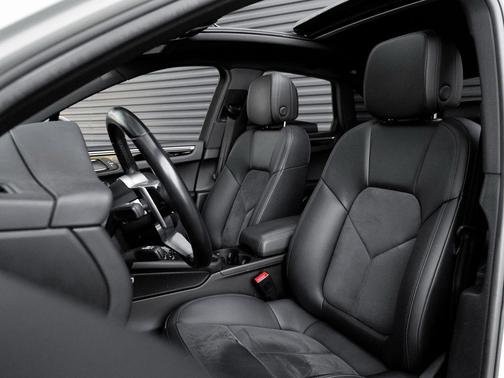 2018 Porsche Macan Base (PDK)