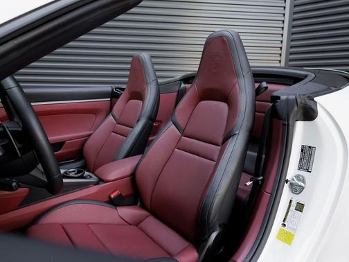 2025 Porsche 911 Carrera