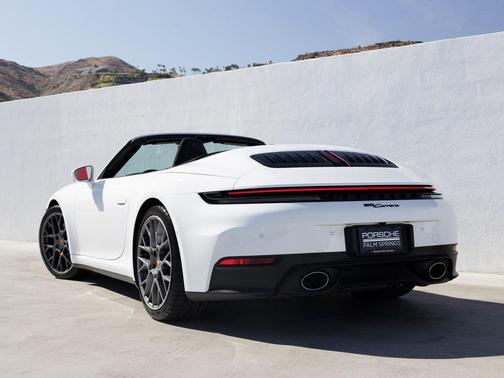 2025 Porsche 911 Carrera