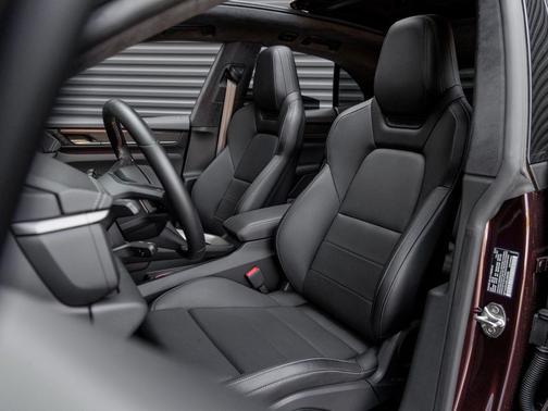 2024 Porsche Macan Turbo