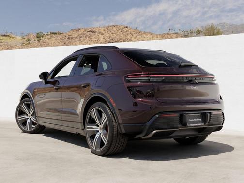 2024 Porsche Macan Turbo