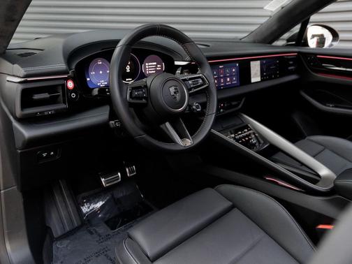 2024 Porsche Macan Turbo