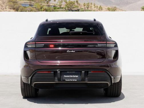 2024 Porsche Macan Turbo