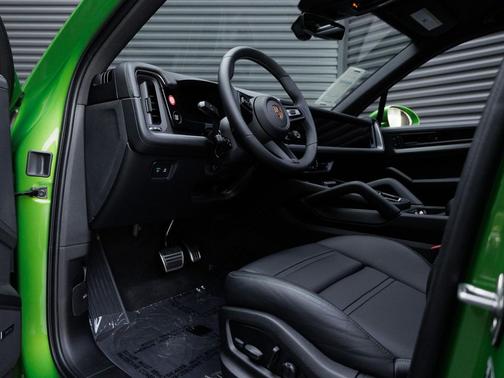 2025 Porsche Cayenne S