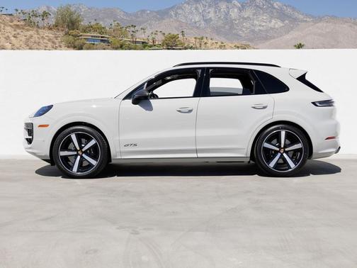 2025 Porsche Cayenne GTS