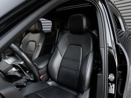 Chromite Black Metallic 2023 Porsche Cayenne Cayenne