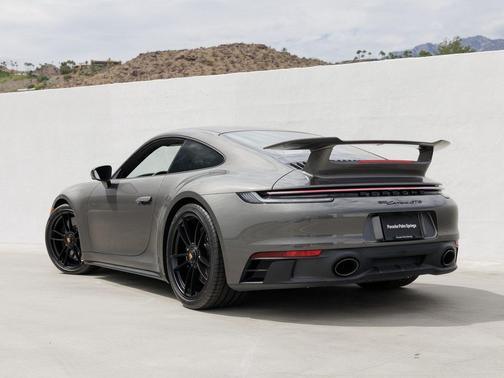 2024 Porsche 911 Carrera GTS