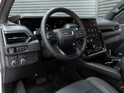 2025 GMC Yukon 4WD AT4
