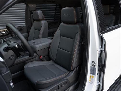 2025 GMC Yukon 4WD AT4