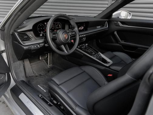 2025 Porsche 911 Carrera