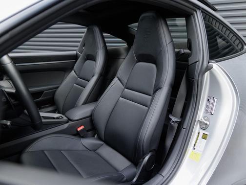 2025 Porsche 911 Carrera