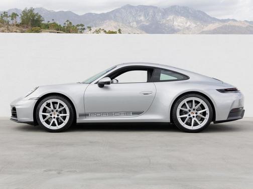 2025 Porsche 911 Carrera