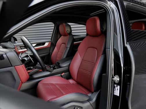 2024 Porsche Cayenne Base (Tiptronic)