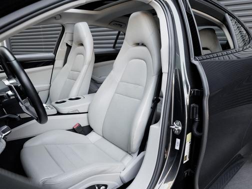 2018 Porsche Panamera 4S