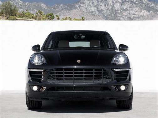 Jet Black Metallic 2018 Porsche Macan Macan