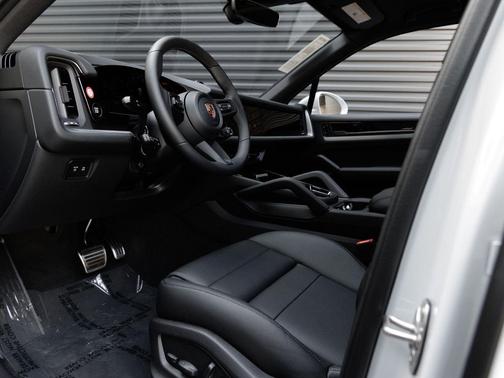 Carrara White 2026 Porsche Cayenne S