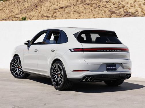 Chalk 2026 Porsche Cayenne Cayenne