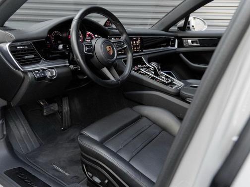 2023 Porsche Panamera Platinum Edition