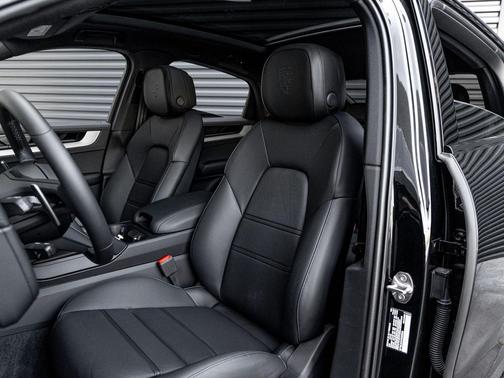 Black Metallic 2026 Porsche Cayenne S