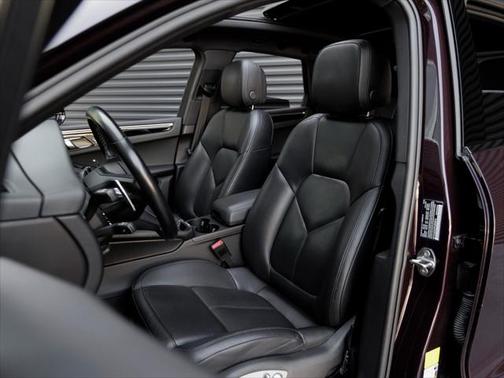 2023 Porsche Macan Base