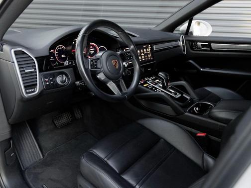 2023 Porsche Cayenne Platinum Edition