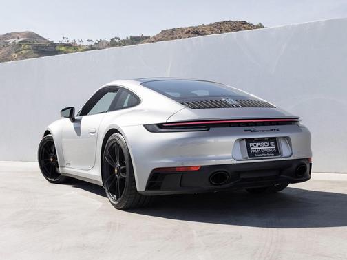 2024 Porsche 911 Carrera GTS