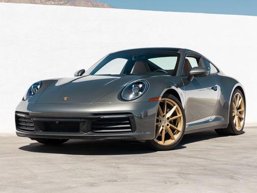 Aventurine Green Metallic 2024 Porsche 911 Carrera