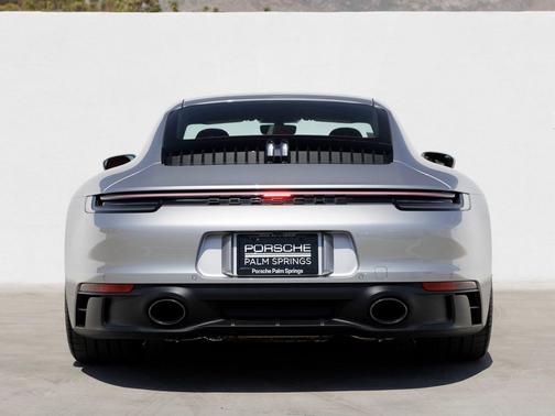 2022 Porsche 911 Carrera 4 GTS