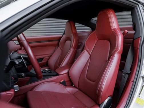 2022 Porsche 911 Carrera 4 GTS